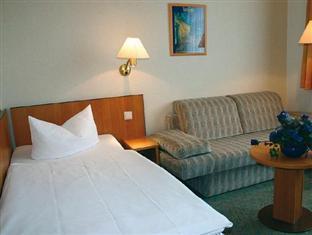 Hotel Kubrat An Der Spree Berlin Exterior photo